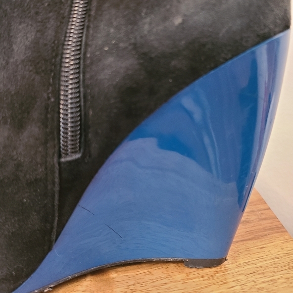 Pour la Victoire Ravel Suede Black & Blue Wedge Booties - Picture 10 of 15